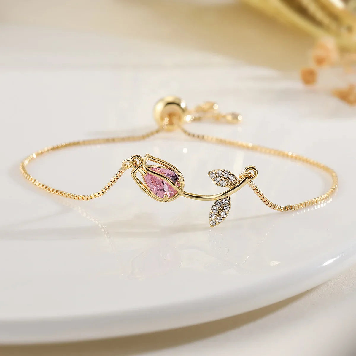 Cute Tulip Bracelet - Pink & White Savaé Design